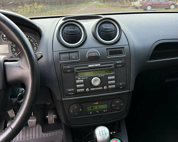 Синий Форд Фиеста, объемом двигателя 1.4 л и пробегом 155 тыс. км за 4800 $, фото 15 на Automoto.ua