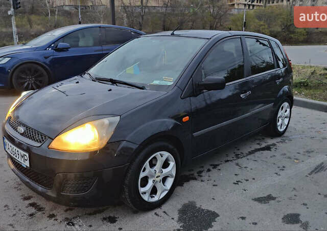 Синій Форд Фієста, об'ємом двигуна 1.24 л та пробігом 241 тис. км за 2900 $, фото 1 на Automoto.ua