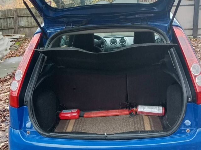 Синий Форд Фиеста, объемом двигателя 1.4 л и пробегом 247 тыс. км за 3950 $, фото 9 на Automoto.ua