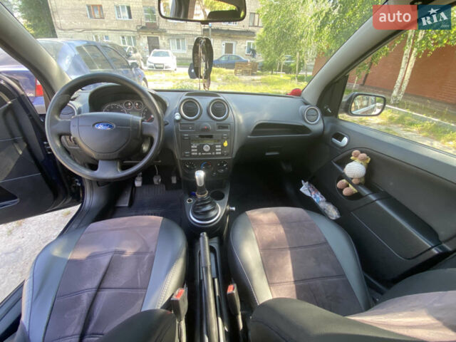 Синий Форд Фиеста, объемом двигателя 1.3 л и пробегом 248 тыс. км за 3300 $, фото 8 на Automoto.ua