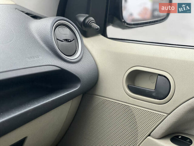 Синий Форд Фиеста, объемом двигателя 1.4 л и пробегом 140 тыс. км за 3799 $, фото 11 на Automoto.ua