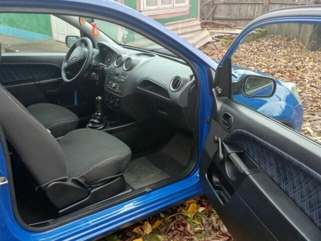 Синий Форд Фиеста, объемом двигателя 1.4 л и пробегом 247 тыс. км за 3950 $, фото 11 на Automoto.ua