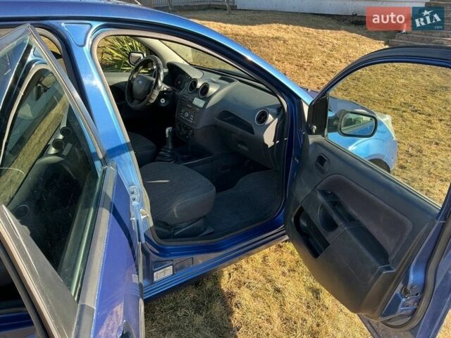 Синій Форд Фієста, об'ємом двигуна 1.24 л та пробігом 196 тис. км за 3800 $, фото 12 на Automoto.ua