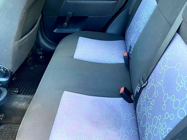 Синій Форд Фієста, об'ємом двигуна 1.2 л та пробігом 153 тис. км за 3500 $, фото 6 на Automoto.ua