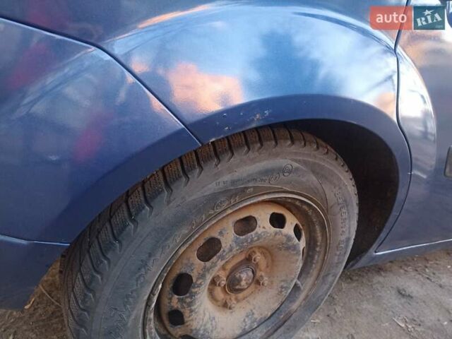 Синий Форд Фиеста, объемом двигателя 1.3 л и пробегом 155 тыс. км за 3500 $, фото 3 на Automoto.ua