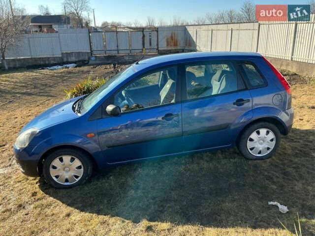 Синій Форд Фієста, об'ємом двигуна 1.24 л та пробігом 196 тис. км за 3300 $, фото 3 на Automoto.ua