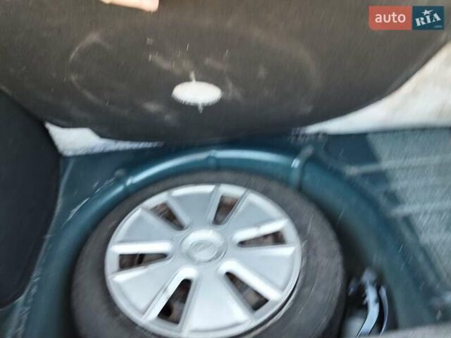 Синій Форд Фієста, об'ємом двигуна 1.24 л та пробігом 221 тис. км за 3900 $, фото 9 на Automoto.ua