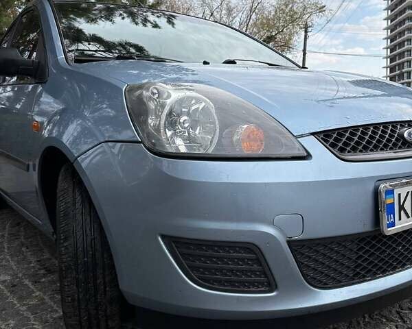 Синій Форд Фієста, об'ємом двигуна 1.4 л та пробігом 301 тис. км за 3700 $, фото 4 на Automoto.ua