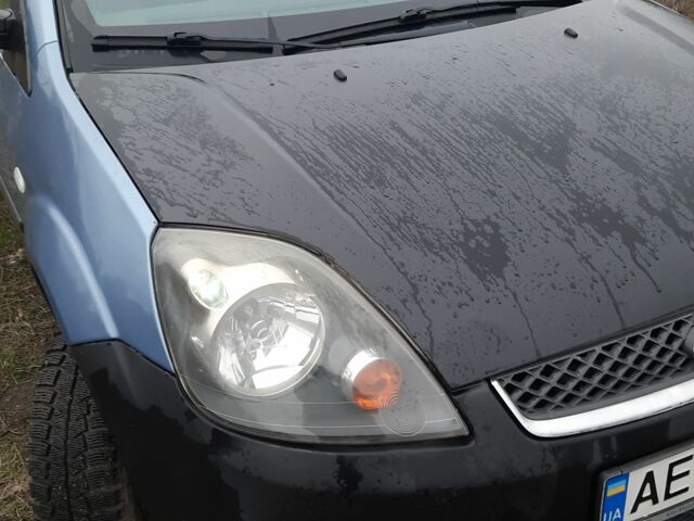 Синій Форд Фієста, об'ємом двигуна 1.3 л та пробігом 102 тис. км за 3400 $, фото 3 на Automoto.ua