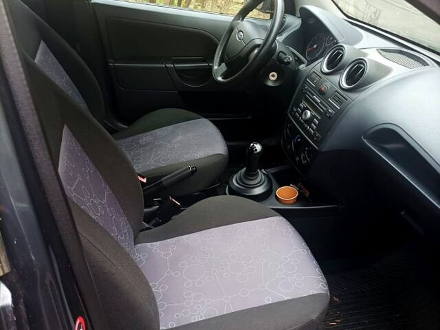 Синій Форд Фієста, об'ємом двигуна 1.4 л та пробігом 139 тис. км за 4300 $, фото 4 на Automoto.ua