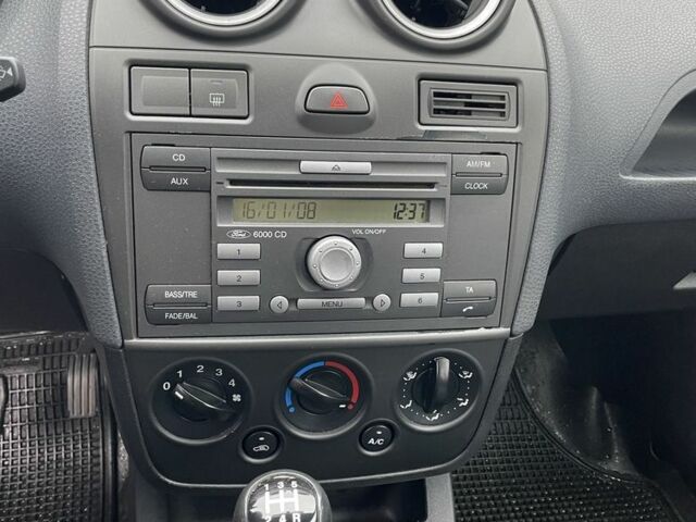 Синій Форд Фієста, об'ємом двигуна 1.2 л та пробігом 208 тис. км за 4162 $, фото 5 на Automoto.ua