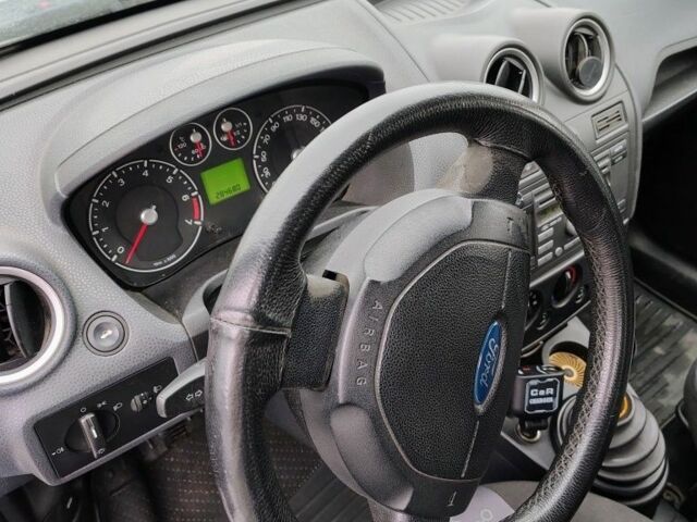 Синій Форд Фієста, об'ємом двигуна 1.2 л та пробігом 280 тис. км за 3200 $, фото 2 на Automoto.ua