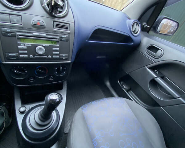 Синий Форд Фиеста, объемом двигателя 1.3 л и пробегом 159 тыс. км за 4500 $, фото 9 на Automoto.ua