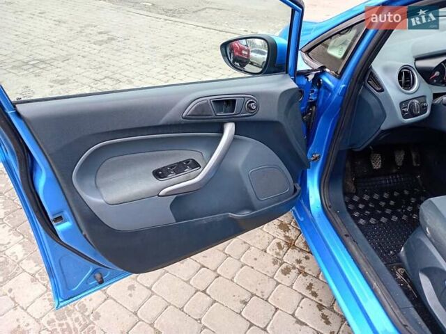Синий Форд Фиеста, объемом двигателя 1.3 л и пробегом 168 тыс. км за 4300 $, фото 10 на Automoto.ua