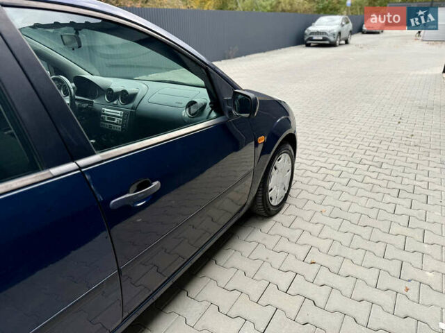 Синій Форд Фієста, об'ємом двигуна 1.6 л та пробігом 150 тис. км за 2100 $, фото 8 на Automoto.ua