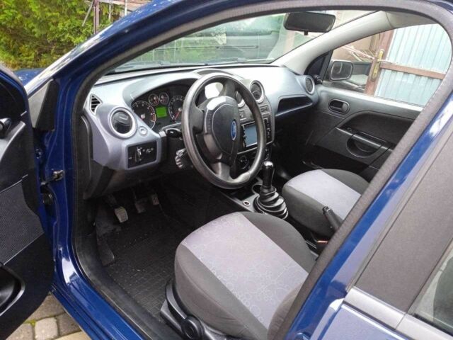 Синий Форд Фиеста, объемом двигателя 1.3 л и пробегом 250 тыс. км за 3999 $, фото 11 на Automoto.ua