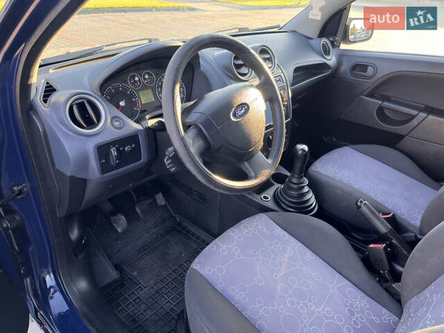 Синій Форд Фієста, об'ємом двигуна 1.3 л та пробігом 258 тис. км за 4300 $, фото 28 на Automoto.ua