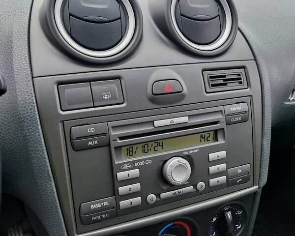 Синий Форд Фиеста, объемом двигателя 1.4 л и пробегом 155 тыс. км за 4200 $, фото 17 на Automoto.ua