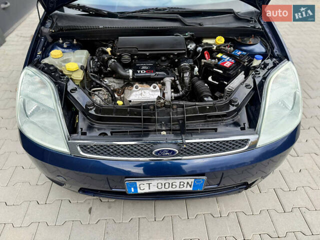 Синій Форд Фієста, об'ємом двигуна 1.6 л та пробігом 150 тис. км за 2100 $, фото 13 на Automoto.ua