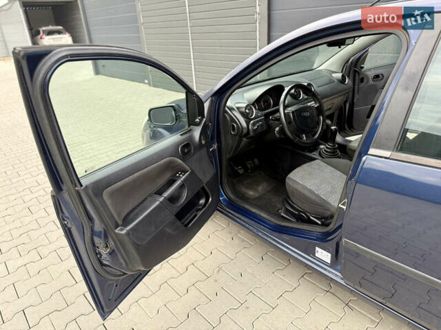 Синій Форд Фієста, об'ємом двигуна 1.6 л та пробігом 150 тис. км за 2100 $, фото 16 на Automoto.ua