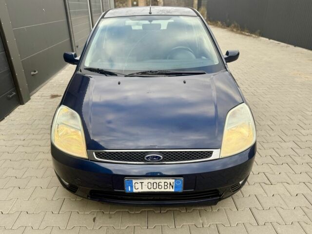 Синій Форд Фієста, об'ємом двигуна 1.6 л та пробігом 150 тис. км за 2100 $, фото 3 на Automoto.ua
