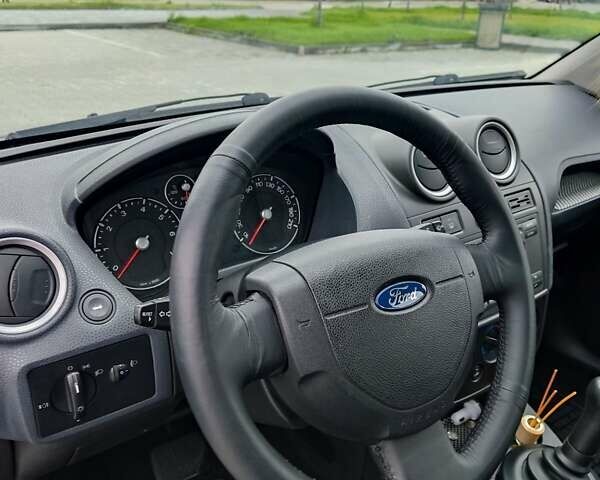 Синий Форд Фиеста, объемом двигателя 1.4 л и пробегом 155 тыс. км за 4200 $, фото 18 на Automoto.ua