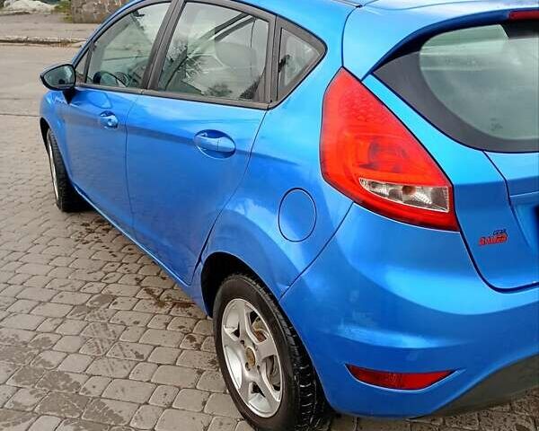 Синий Форд Фиеста, объемом двигателя 1.3 л и пробегом 168 тыс. км за 4300 $, фото 5 на Automoto.ua