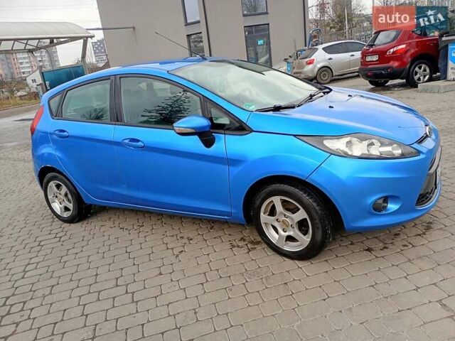 Синий Форд Фиеста, объемом двигателя 1.3 л и пробегом 168 тыс. км за 4300 $, фото 2 на Automoto.ua