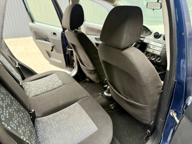 Синій Форд Фієста, об'ємом двигуна 1.6 л та пробігом 150 тис. км за 2100 $, фото 19 на Automoto.ua