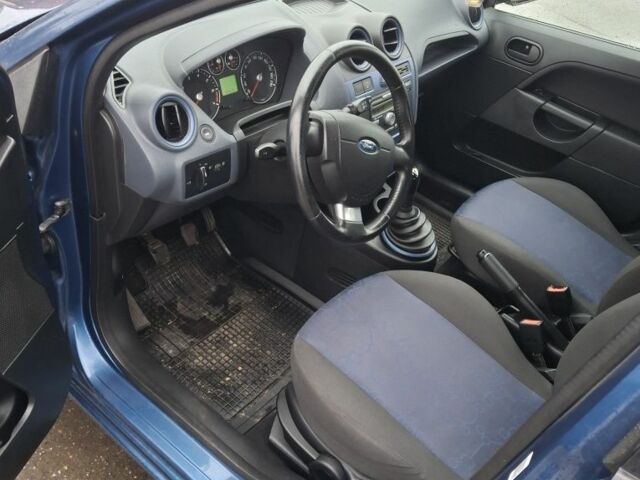 Синий Форд Фиеста, объемом двигателя 1.4 л и пробегом 165 тыс. км за 4800 $, фото 6 на Automoto.ua