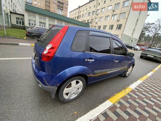 Синий Форд Фиеста, объемом двигателя 1.3 л и пробегом 159 тыс. км за 4500 $, фото 2 на Automoto.ua