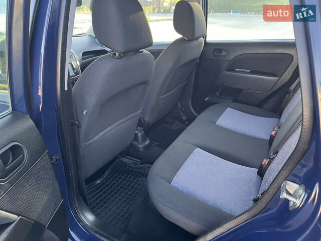 Синій Форд Фієста, об'ємом двигуна 1.3 л та пробігом 258 тис. км за 4300 $, фото 26 на Automoto.ua