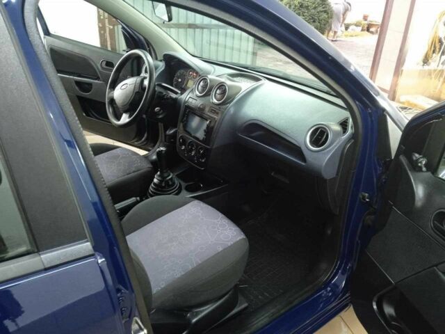 Синий Форд Фиеста, объемом двигателя 1.3 л и пробегом 250 тыс. км за 3999 $, фото 16 на Automoto.ua