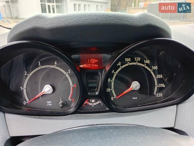 Синий Форд Фиеста, объемом двигателя 1.3 л и пробегом 168 тыс. км за 4300 $, фото 11 на Automoto.ua