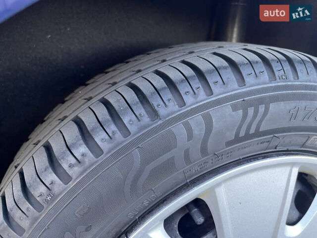 Синій Форд Фієста, об'ємом двигуна 1.3 л та пробігом 258 тис. км за 4300 $, фото 34 на Automoto.ua