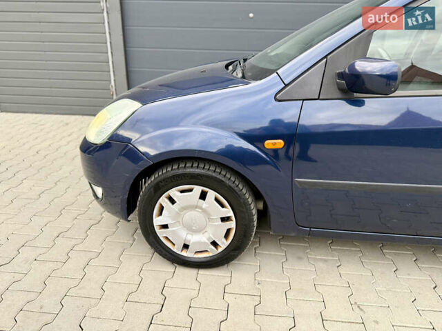 Синій Форд Фієста, об'ємом двигуна 1.6 л та пробігом 150 тис. км за 2100 $, фото 5 на Automoto.ua