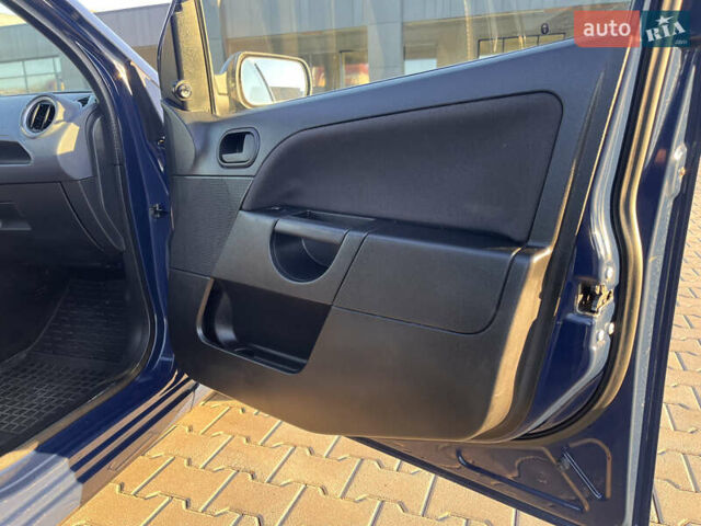 Синій Форд Фієста, об'ємом двигуна 1.3 л та пробігом 258 тис. км за 4300 $, фото 19 на Automoto.ua