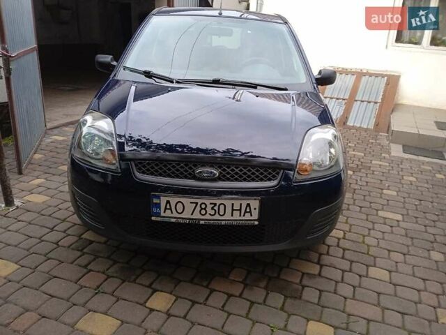 Синий Форд Фиеста, объемом двигателя 1.3 л и пробегом 250 тыс. км за 3900 $, фото 4 на Automoto.ua