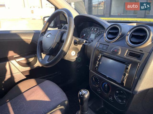 Синій Форд Фієста, об'ємом двигуна 1.3 л та пробігом 258 тис. км за 4300 $, фото 21 на Automoto.ua
