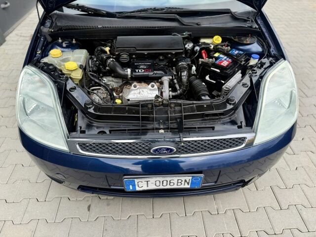 Синій Форд Фієста, об'ємом двигуна 1.6 л та пробігом 150 тис. км за 2100 $, фото 13 на Automoto.ua