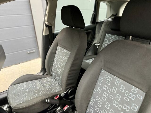 Синій Форд Фієста, об'ємом двигуна 1.6 л та пробігом 150 тис. км за 2100 $, фото 22 на Automoto.ua