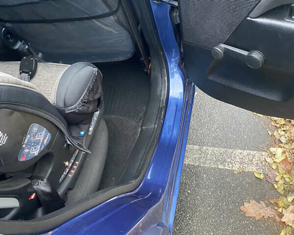 Синий Форд Фиеста, объемом двигателя 1.3 л и пробегом 159 тыс. км за 4500 $, фото 7 на Automoto.ua