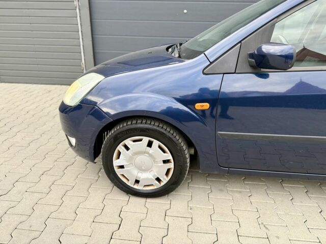 Синій Форд Фієста, об'ємом двигуна 1.6 л та пробігом 150 тис. км за 2100 $, фото 6 на Automoto.ua