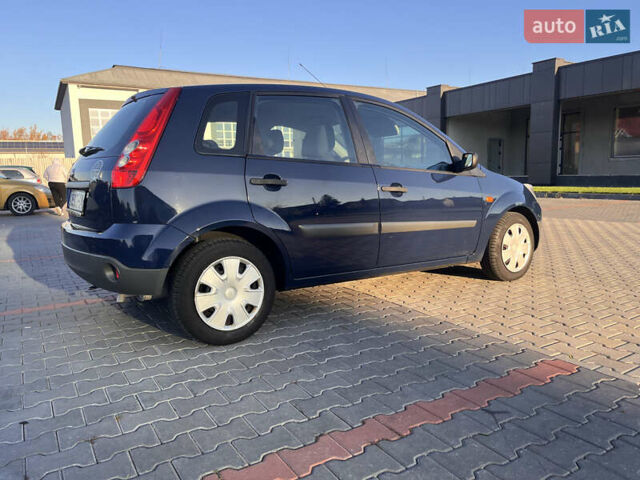 Синій Форд Фієста, об'ємом двигуна 1.3 л та пробігом 258 тис. км за 4300 $, фото 17 на Automoto.ua