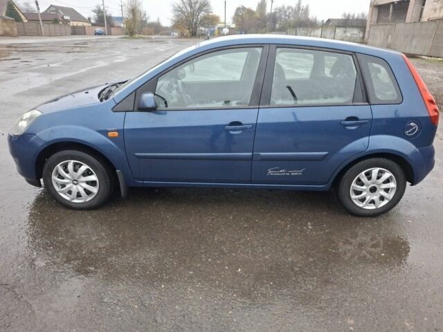 Синий Форд Фиеста, объемом двигателя 1.4 л и пробегом 165 тыс. км за 4800 $, фото 1 на Automoto.ua