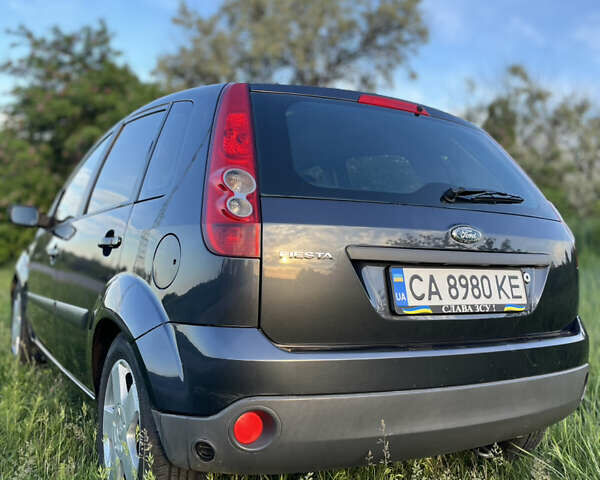 Синий Форд Фиеста, объемом двигателя 1.39 л и пробегом 178 тыс. км за 3900 $, фото 3 на Automoto.ua