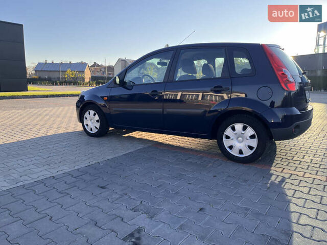 Синій Форд Фієста, об'ємом двигуна 1.3 л та пробігом 258 тис. км за 4300 $, фото 6 на Automoto.ua