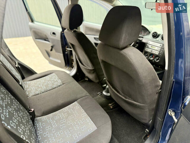 Синій Форд Фієста, об'ємом двигуна 1.6 л та пробігом 150 тис. км за 2100 $, фото 21 на Automoto.ua