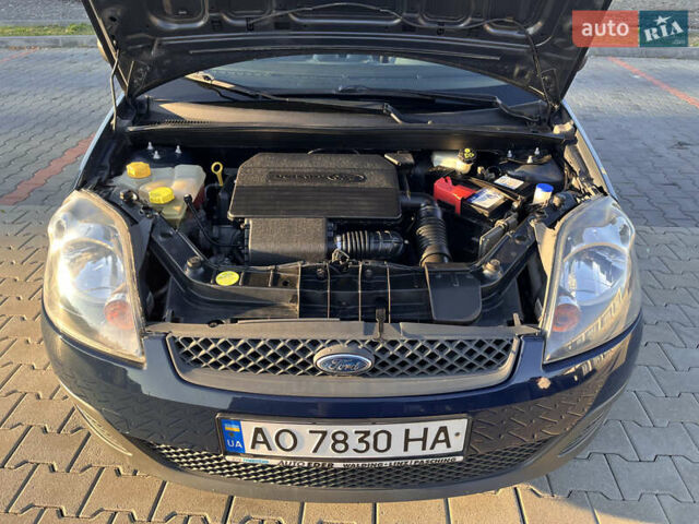 Синій Форд Фієста, об'ємом двигуна 1.3 л та пробігом 258 тис. км за 4300 $, фото 32 на Automoto.ua