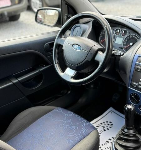 Синий Форд Фиеста, объемом двигателя 1.3 л и пробегом 176 тыс. км за 4600 $, фото 110 на Automoto.ua